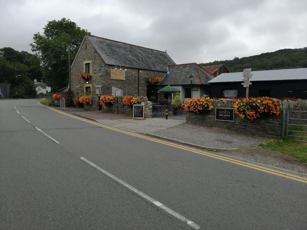 Sgwd Gwladys Lodge Pontneddfechan エクステリア 写真